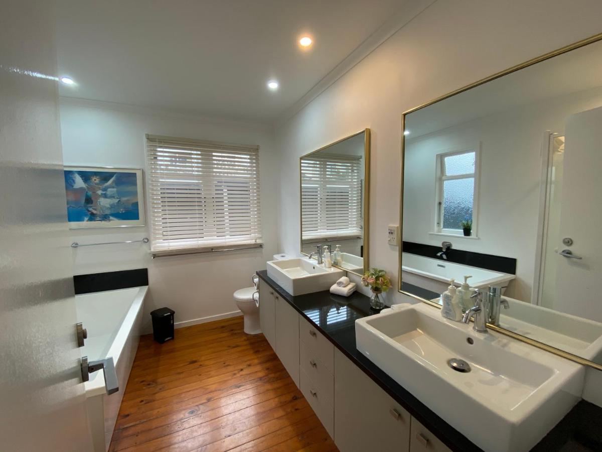 Ocean Front East End Beach House New Plymouth Eksteriør bilde